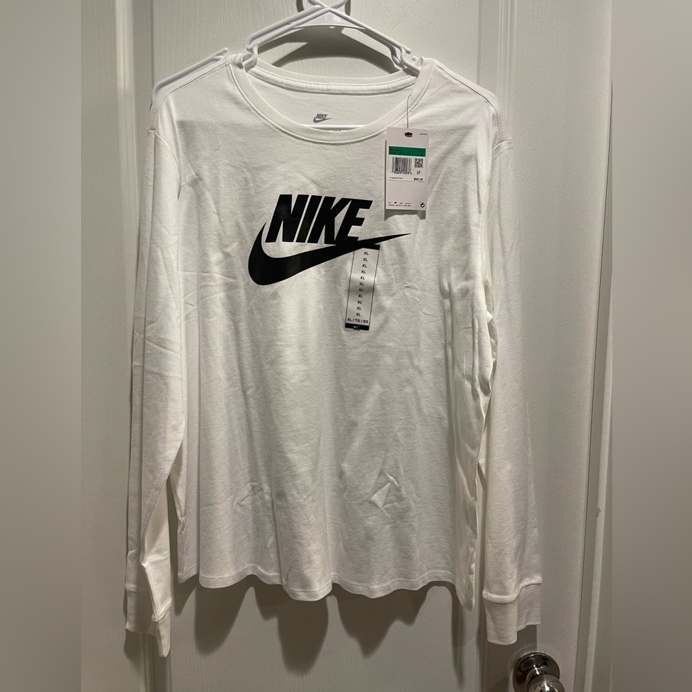 Nike women’s new Black and White Long Sleeve Tee